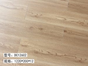 成都木地板厂家直销批发价格，DC12602新三层实木厚芯地板