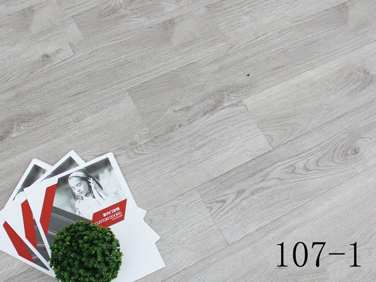 107系列工程木地板 手抓纹强化木地板图片